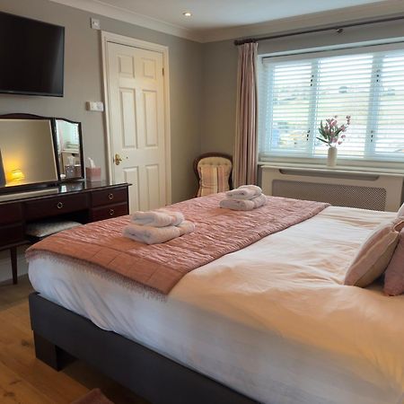 Vast, Elegant Home With Indoor Pool & Sauna Near Popular Golf Course Kington  Exterior photo