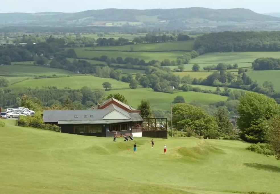 Vast, Elegant Home With Indoor Pool & Sauna Near Popular Golf Course Kington  Exterior photo