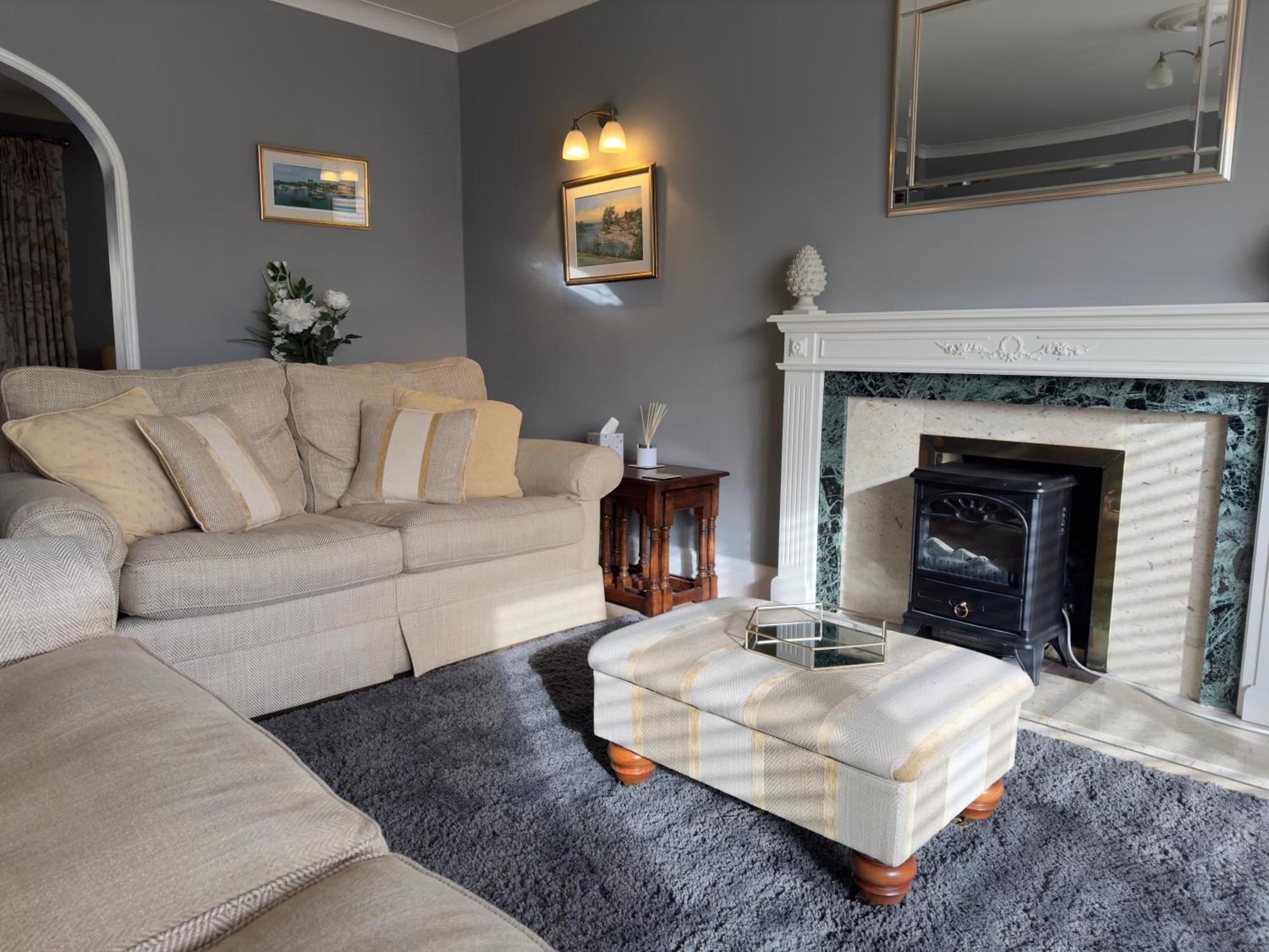 Vast, Elegant Home With Indoor Pool & Sauna Near Popular Golf Course Kington  Exterior photo